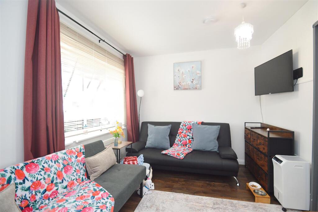 St. Wilfred Drive, East Cowes photo 4