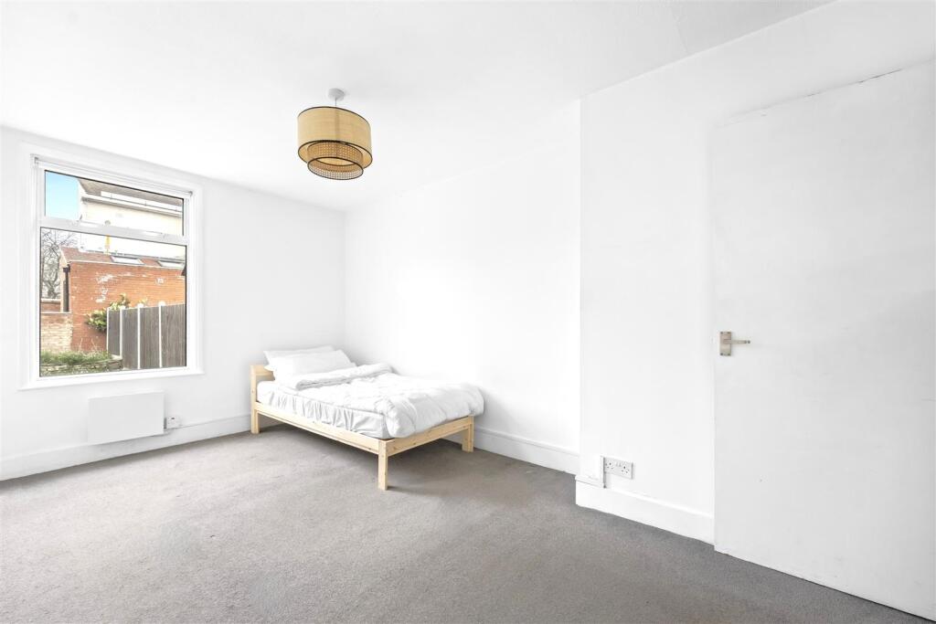 Brookscroft Road, Walthamstow, London - View 5