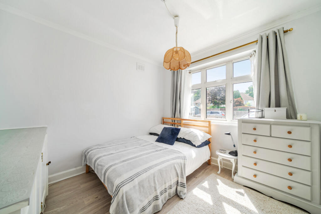 House in Kingston upon Thames - More
