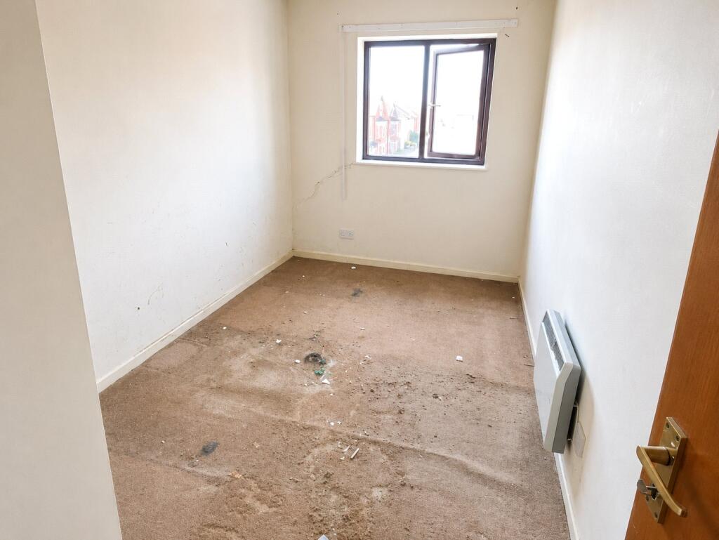 Apartment in Christchurch, Pokesdown, Bournemouth - View 5