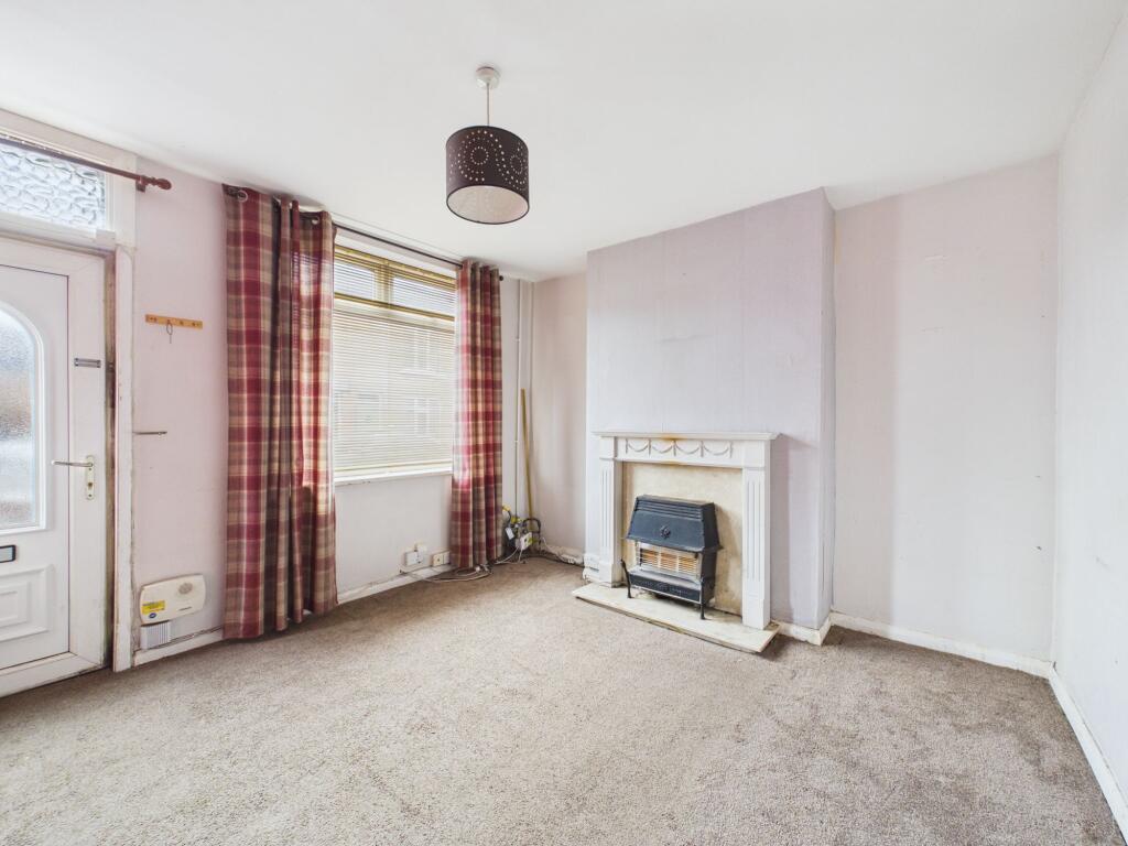 House in Sutton-in-Ashfield, Eastfield Side, Dalestorth - View 2