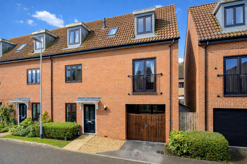 Main image of property: Crathes Gardens, Westcroft, Milton Keynes, MK4