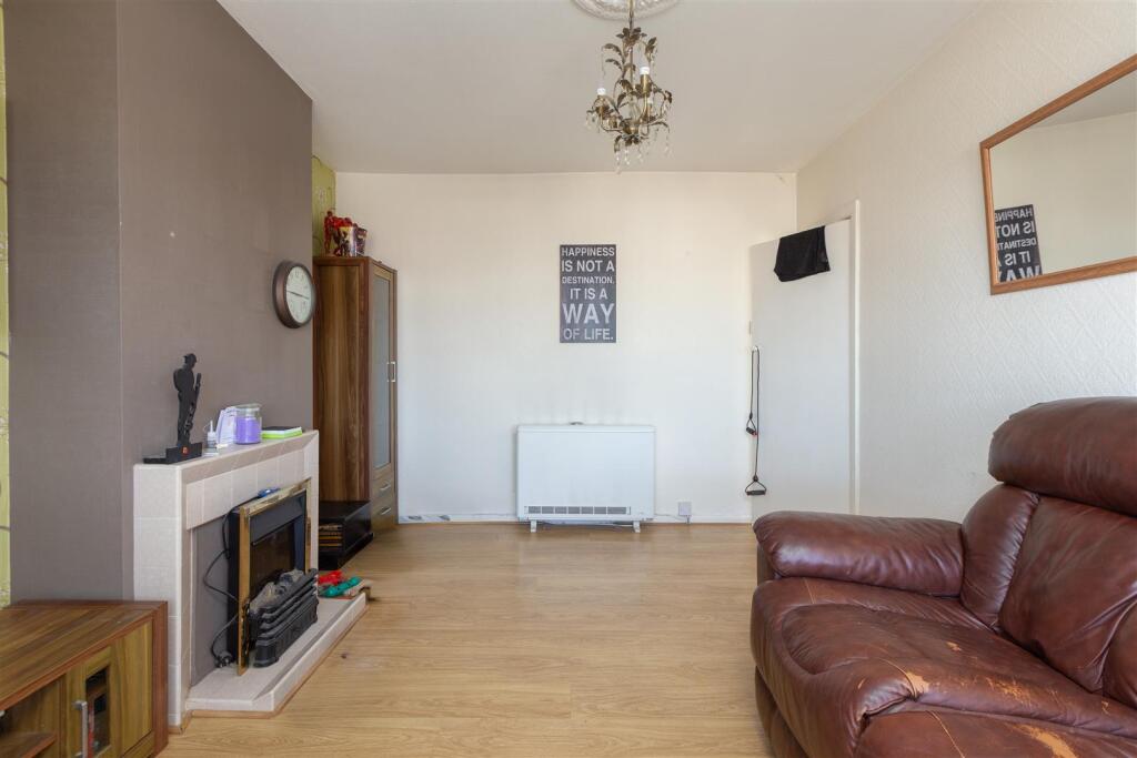 Apartment in Lancaster - View 3
