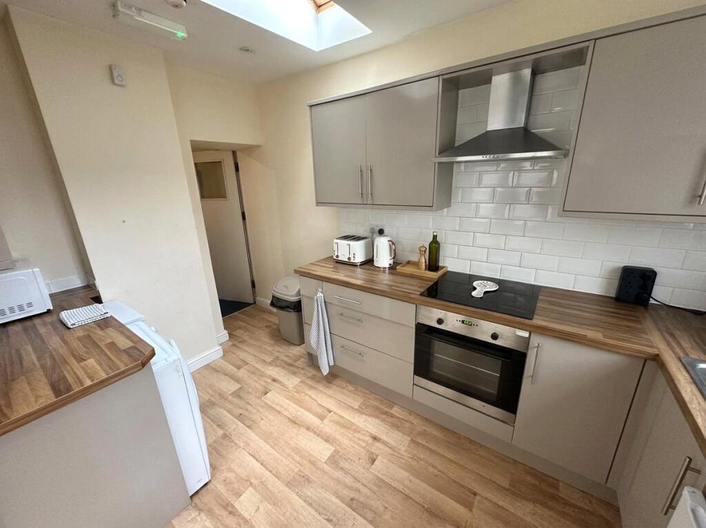 6 bedroom house for rent