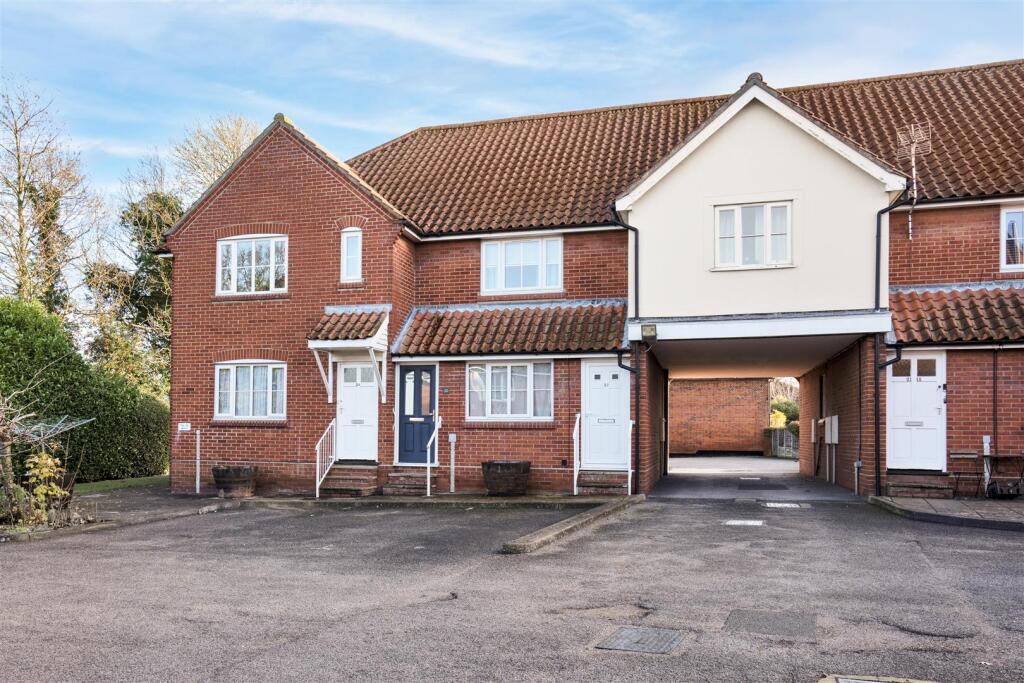 1-bed flat on Trinity Road, Manningtree, £140,000