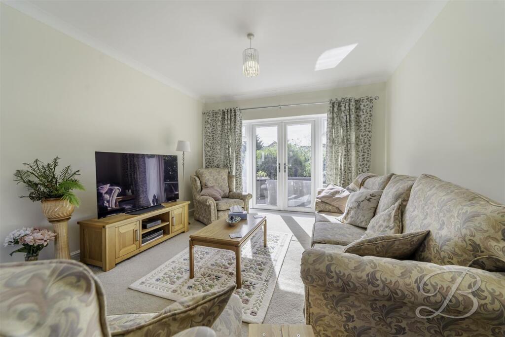 House in Mansfield, Nottinghamshire - View 3