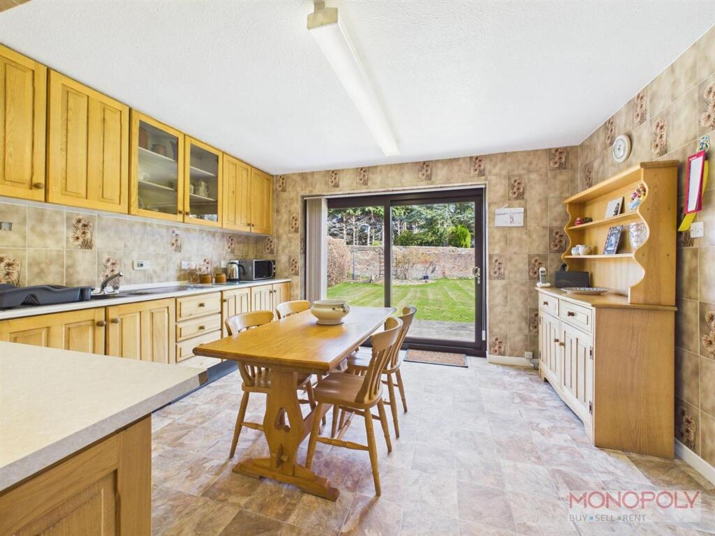 Vicarage Fields, Ruabon, LL14 photo 4
