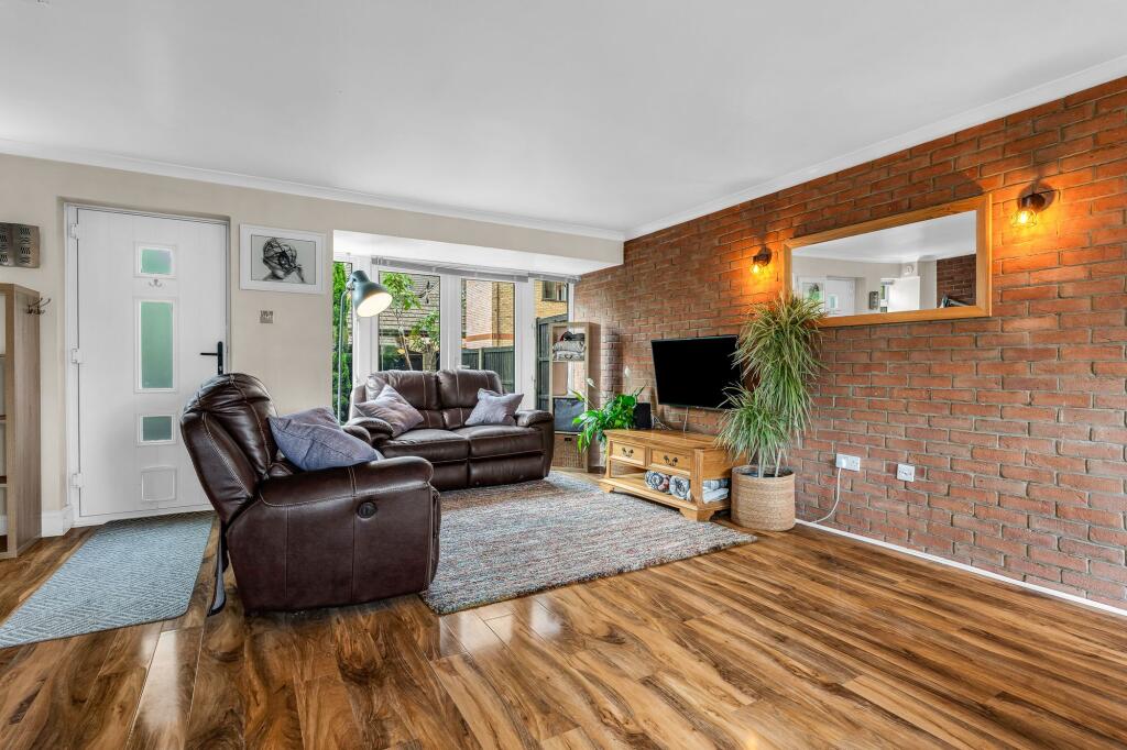 House in East Hertfordshire, Kings Hill, Ware - View 3
