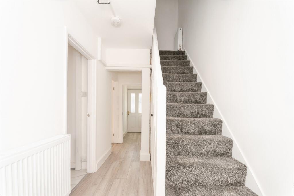 House in Vale of White Horse, Ashbury - More