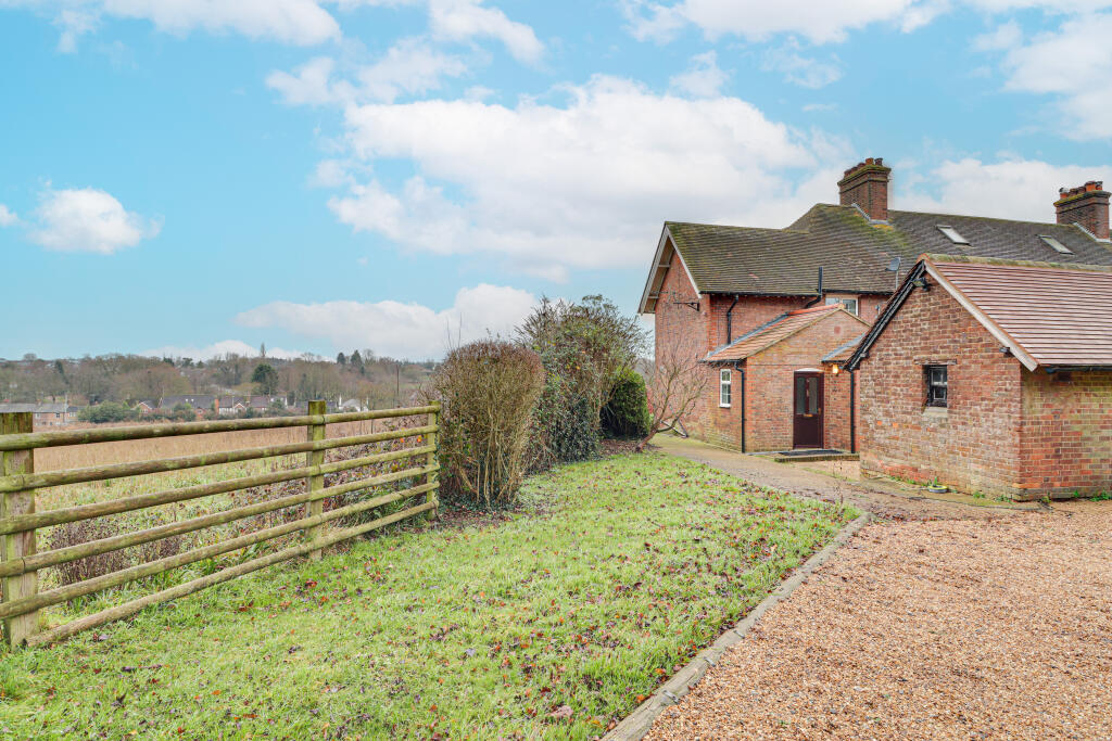 Additional image 14 of Fiddlers Hill, Luton Road, Harpenden, AL5