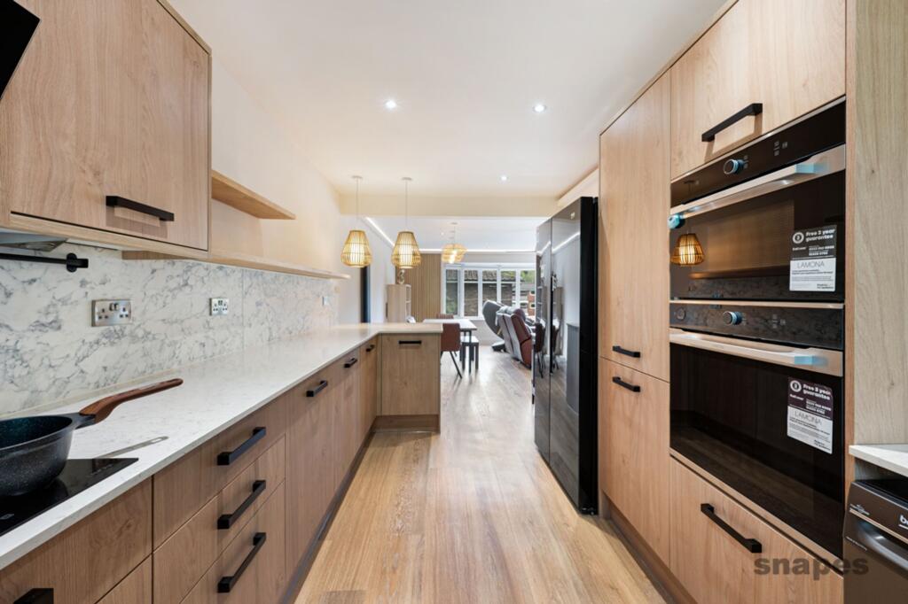Warren Close, Bramhall, SK7 photo 2