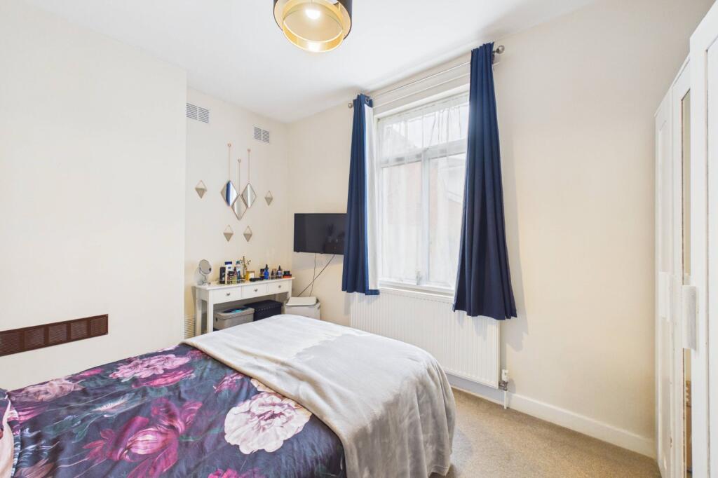 Apartment in Guildford - View 5