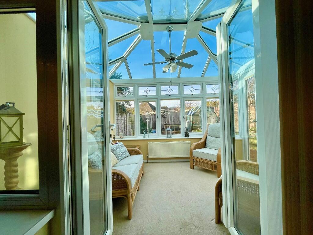 Orchard Grove, Leigh-On-Sea, Essex, SS9 photo 2