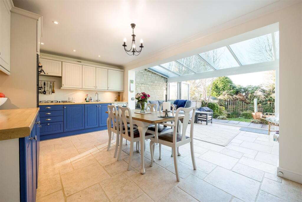 Orchard Place, Upper Heyford photo 2