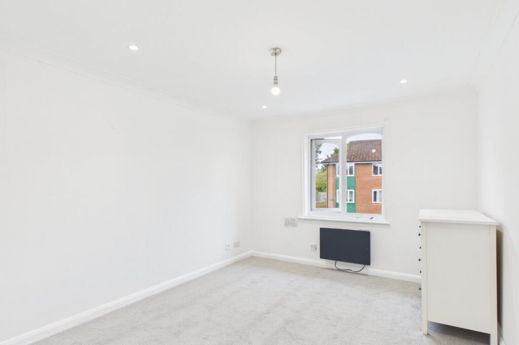 Apartment in Slough - View 3