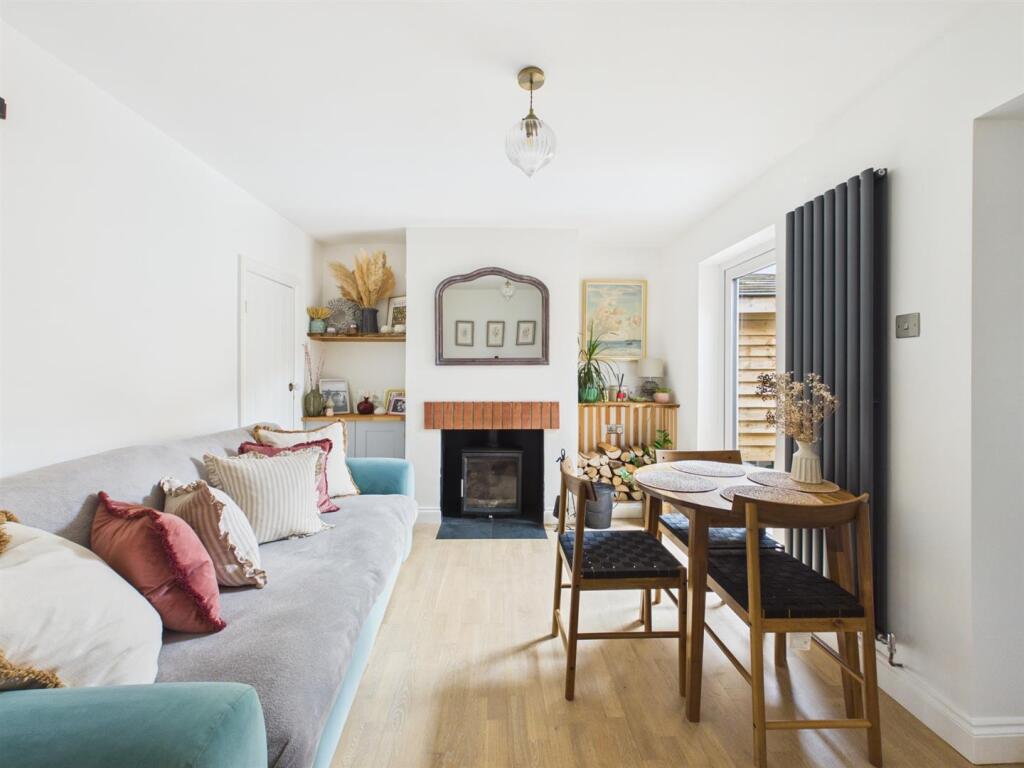 House in Gloucester, Gloucestershire - More
