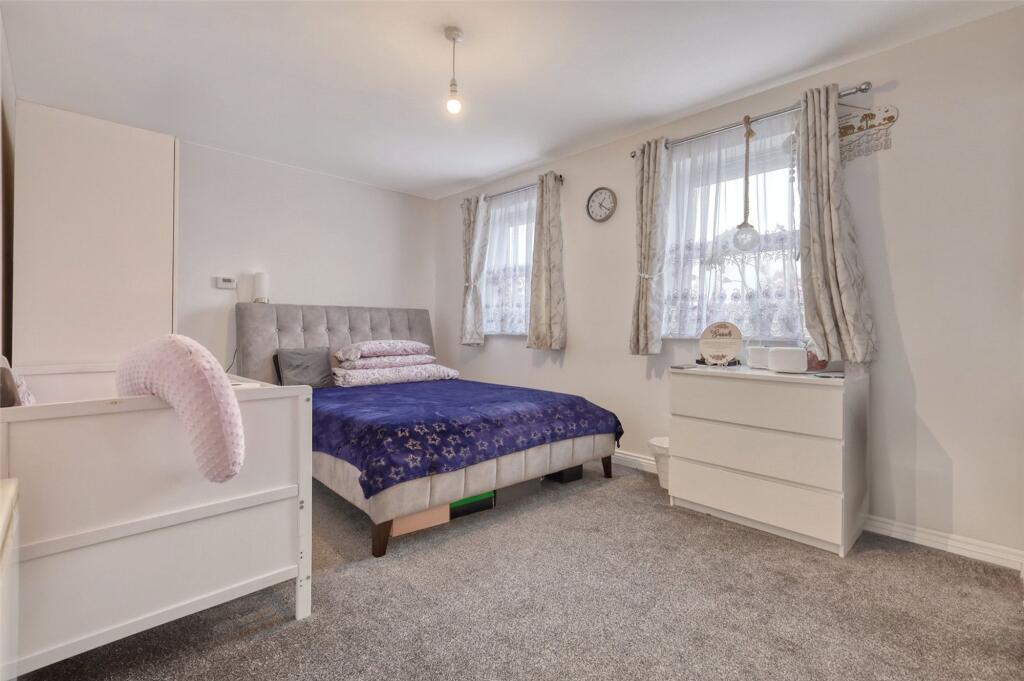 St. Stephens Crescent, Chadwell St. Mary, RM16 photo 4