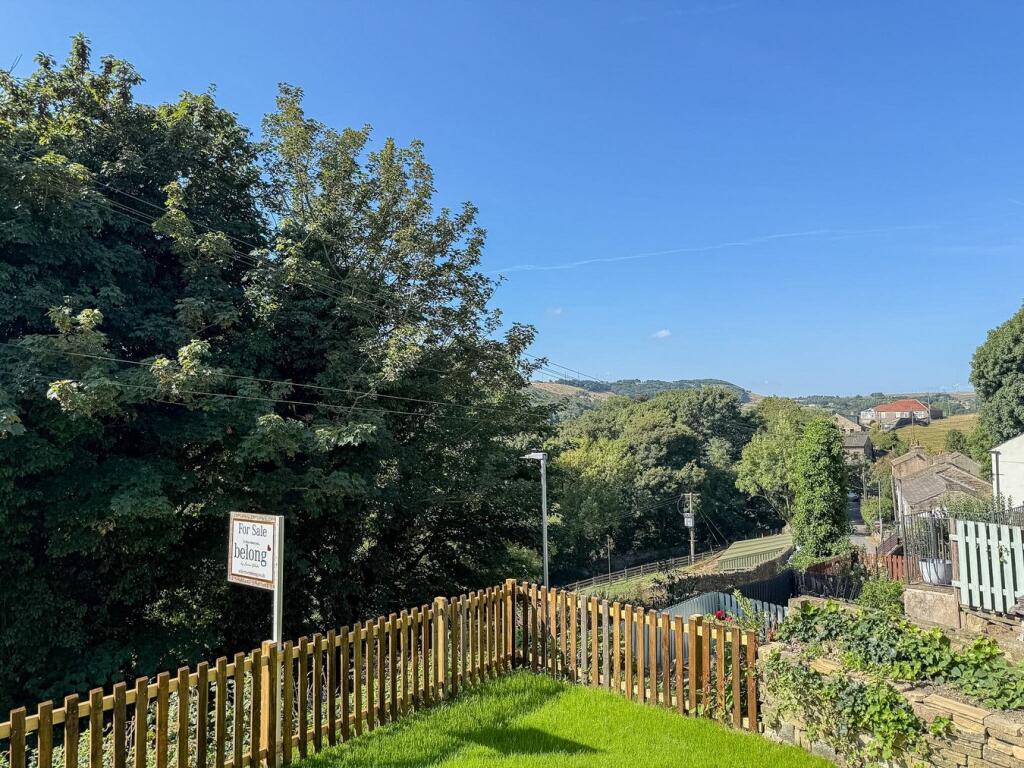 House in Kirklees, Mount - View 3