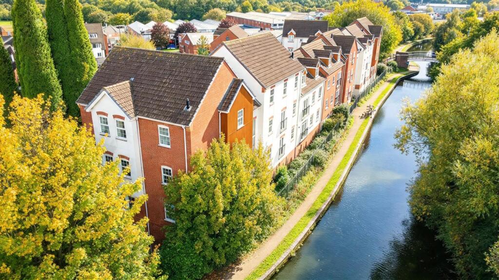 2-bed flat on Binary Mews, Steep Bridge Way, Walsall, West Midlands, £150,000