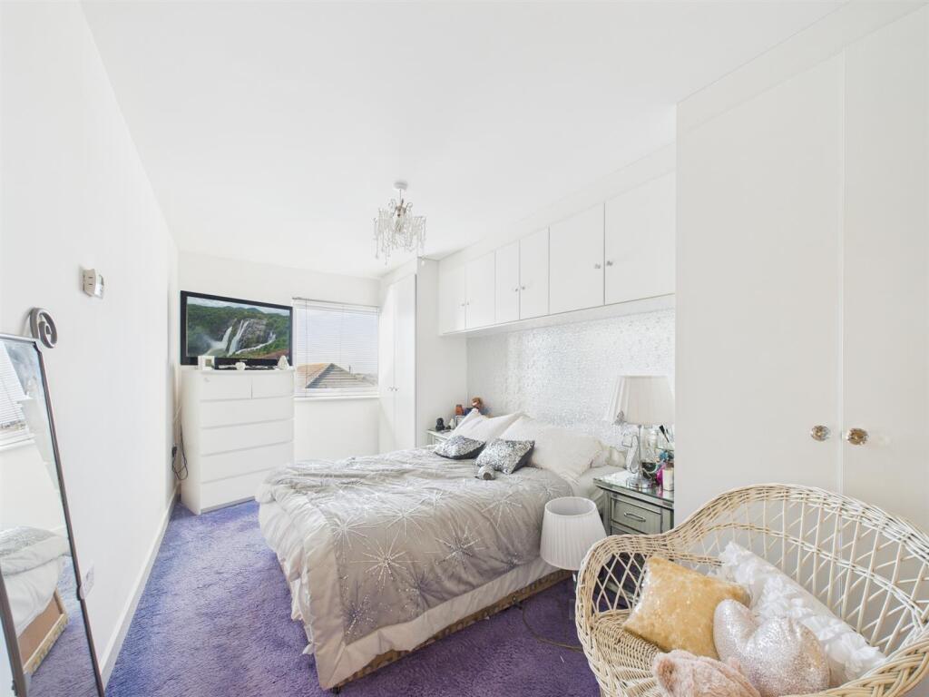 27a Keymer Avenue, Peacehaven photo 4