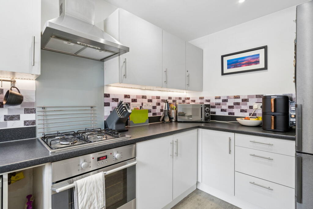 House in Pitstone, Castlemead - View 4