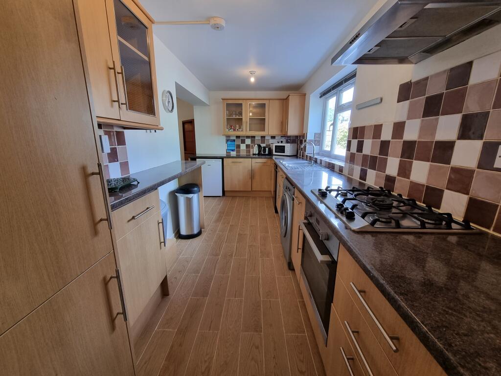 6 Haseley Close, Leamington Spa - View 2