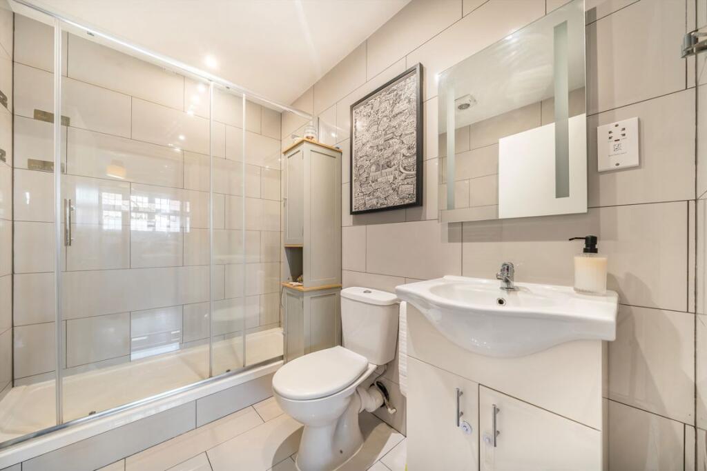 Apartment in London - More