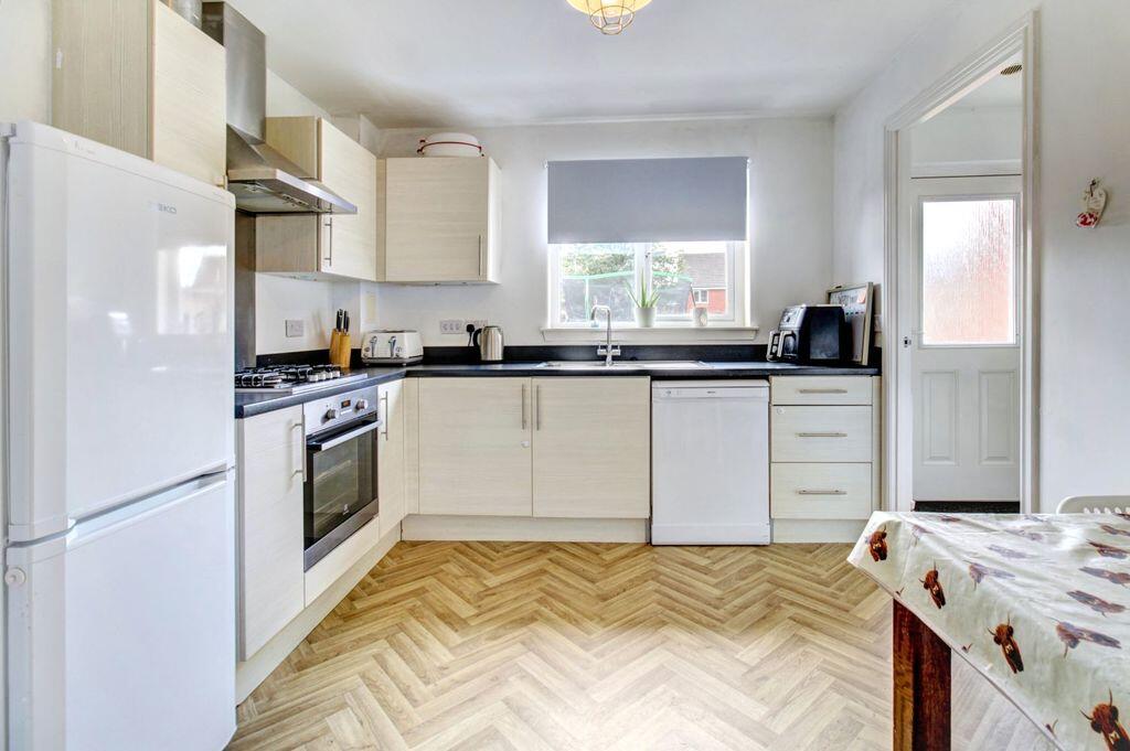 House in Glasgow, West Dunbartonshire - More