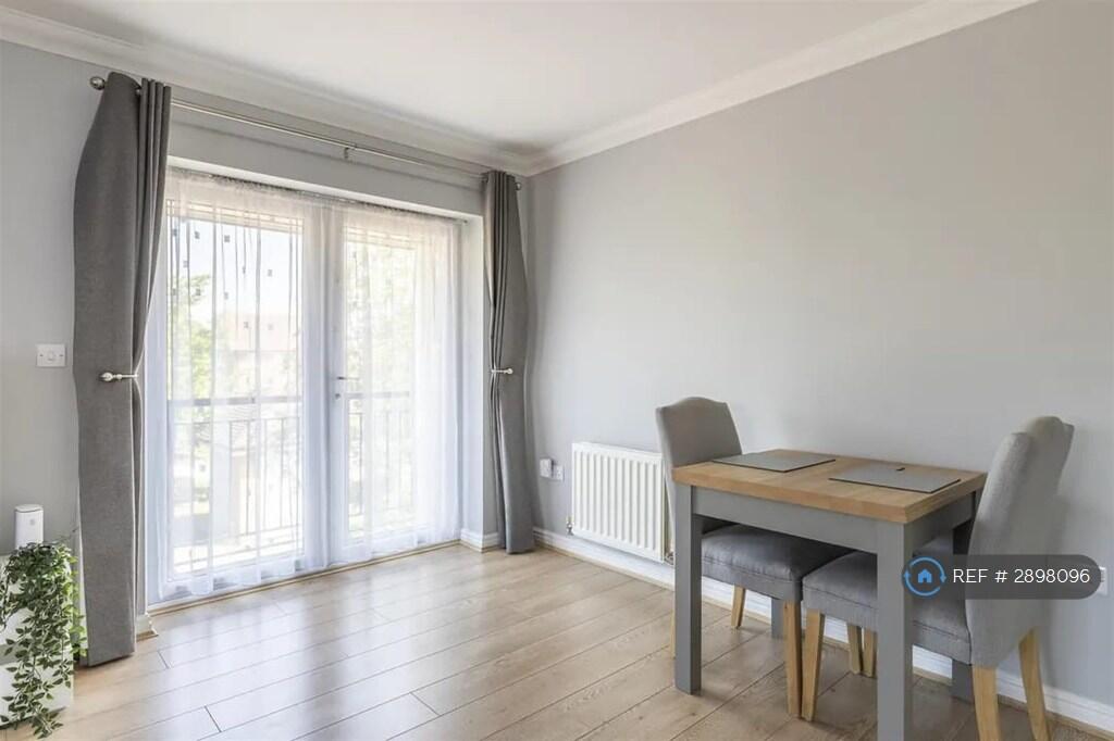 Apartment in Rochester - More