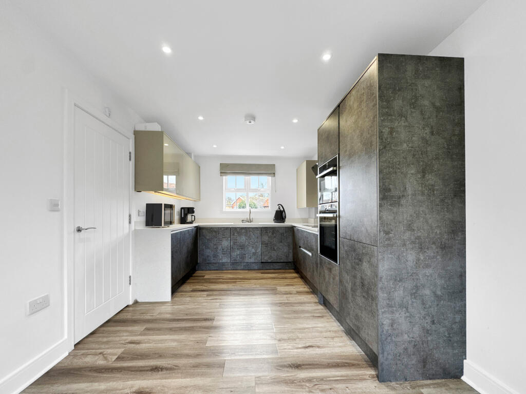 House in Thanet, Upton, Broadstairs and St Peters - More