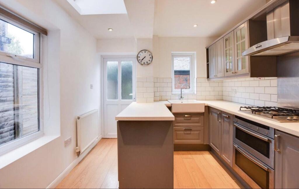 Main image of property: Avenue Road Extension, Leicester, LE2