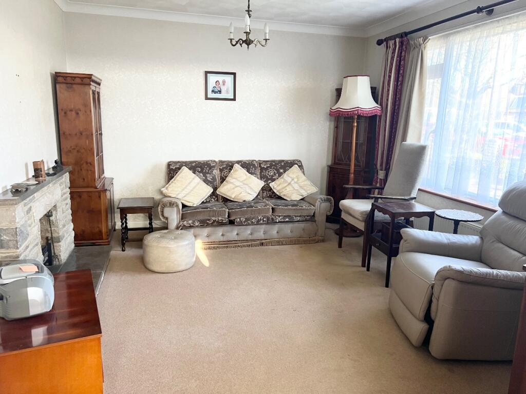 Springfield Avenue, Holbury, Southampton, Hampshire, SO45 photo 4