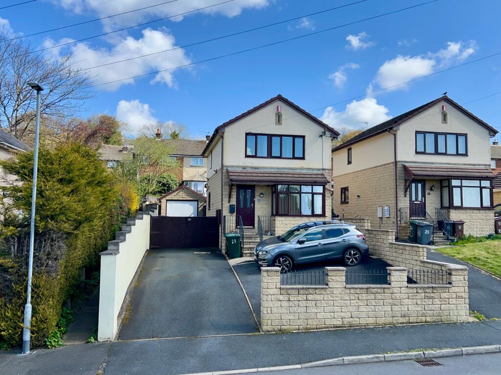 Main image of property: The Oval, Bingley, BD16