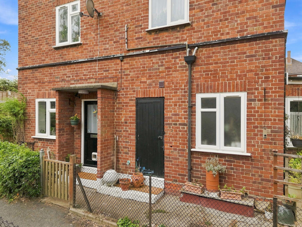 Apartment in Ilford - View 5
