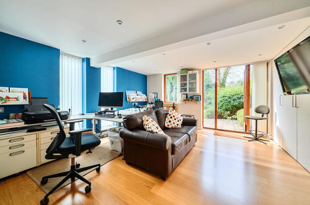 House in Eton Wick, New Town, Windsor and Maidenhead - More