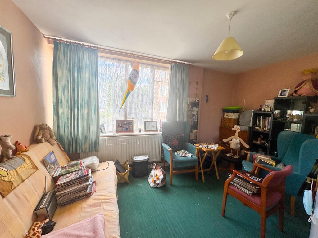 Apartment in Southend-on-Sea, Essex - View 4