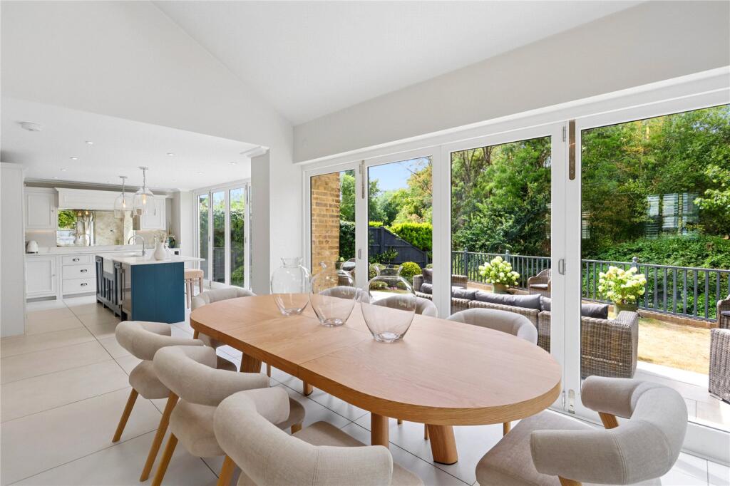 House in Weybridge - View 5