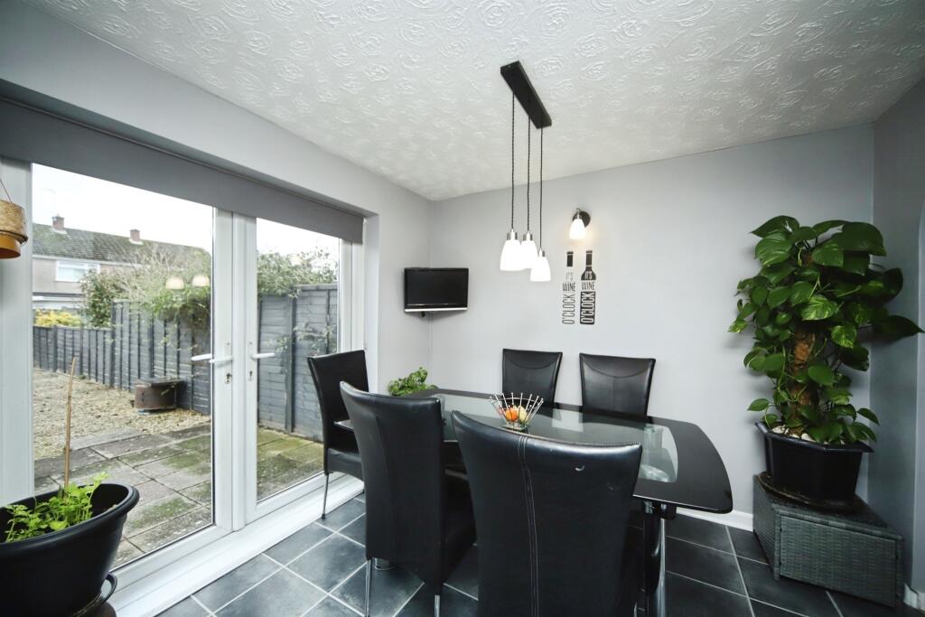 Farm View, Taunton - View 4