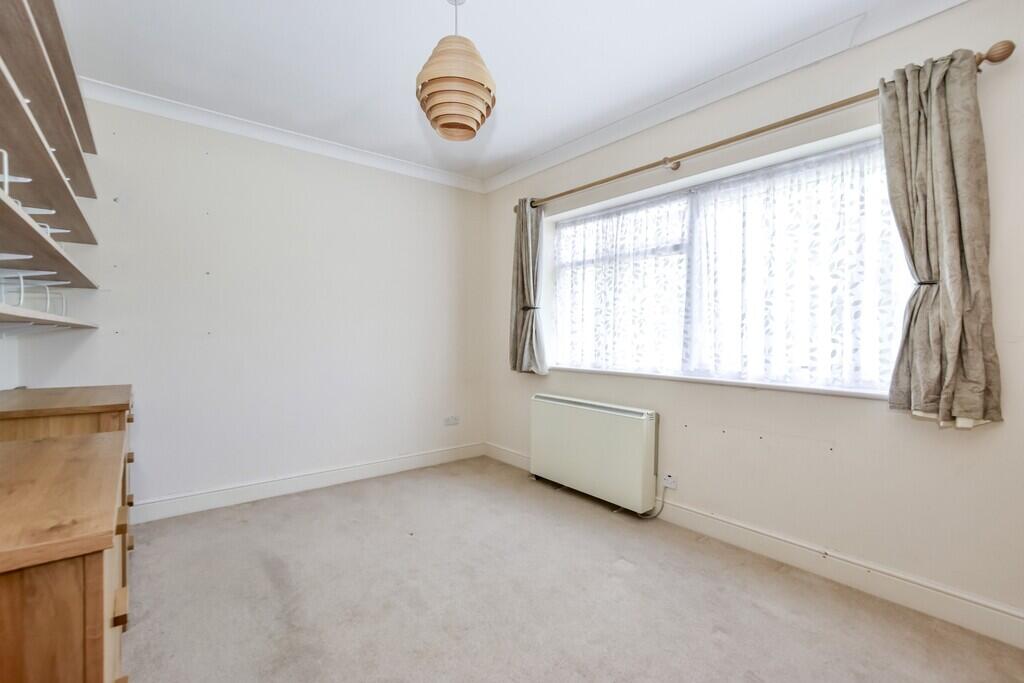 Apartment in Watford - View 4