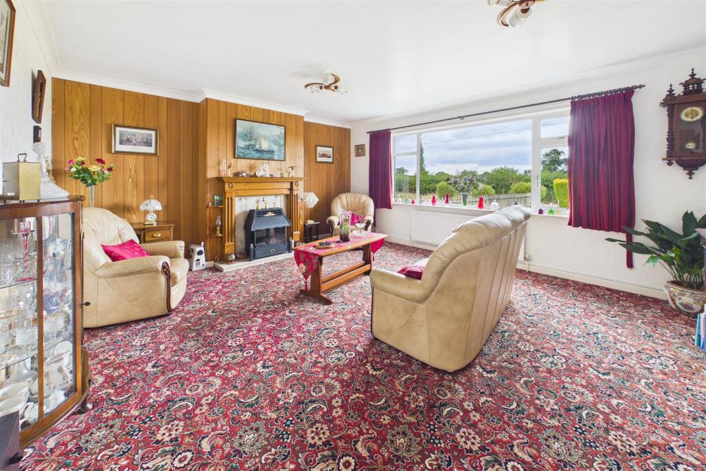 House in Stoke-on-Trent - View 4
