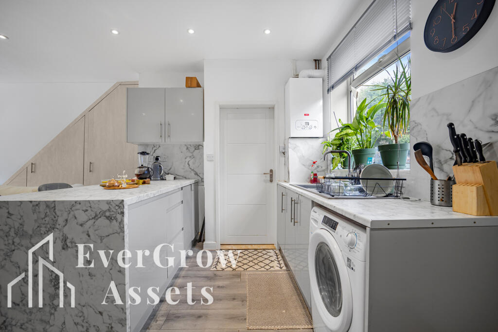 House in Stockport, Woodbank Estate, Portwood - More