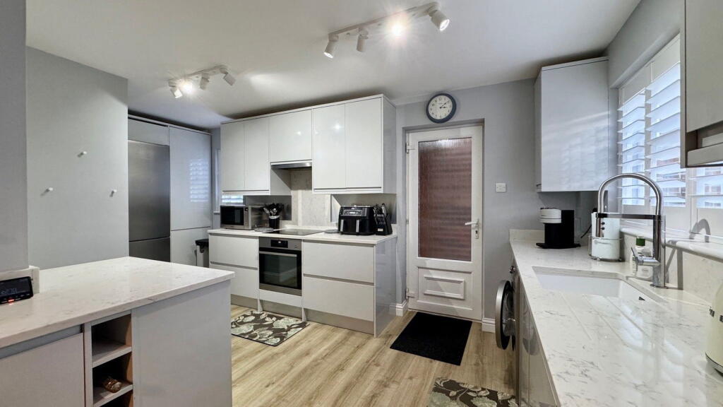 Charlock Close, Thatcham, RG18 4DD photo 4