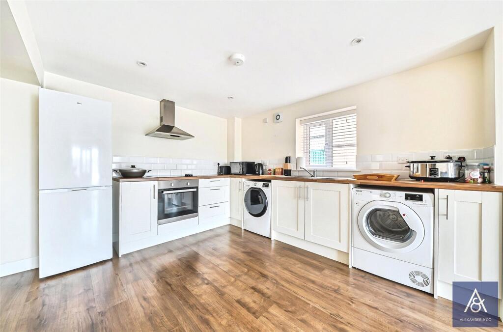 Apartment in Brackley, West Northamptonshire - View 4