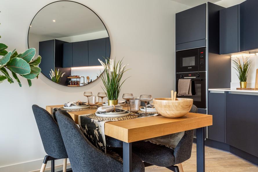 Apartment in Hounslow, Lampton, Heston - More