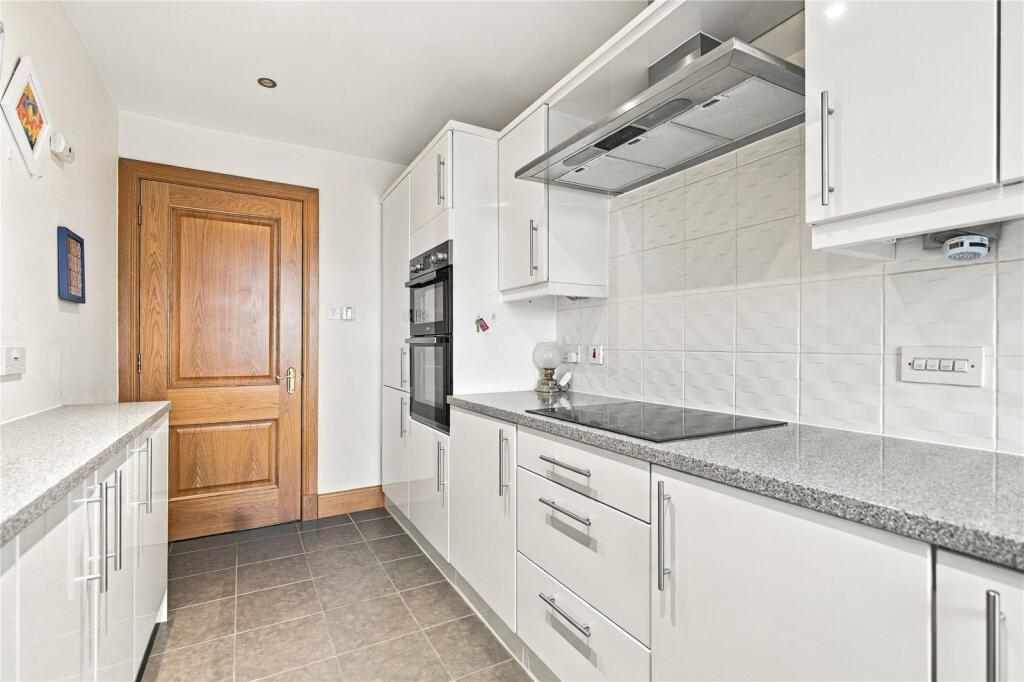 Apartment in Edinburgh - More