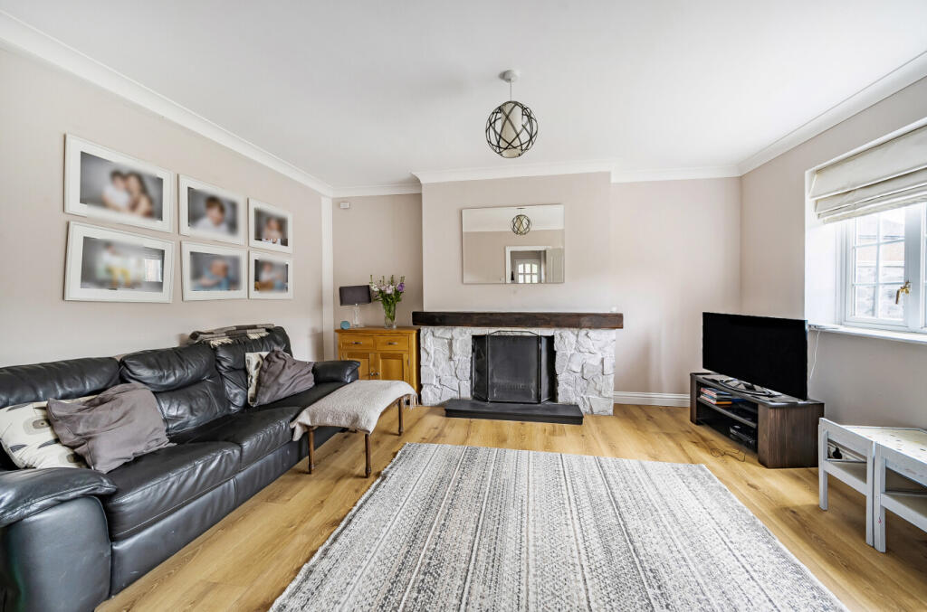 House in Guildford - View 2