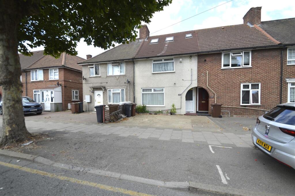 House in Romford - View 2