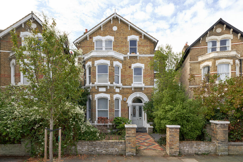 2-bed flat on Tressillian Crescent, Brockley, London, SE4, £750,000