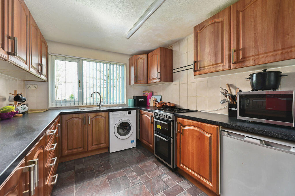 Ascension Close, Popley photo 4