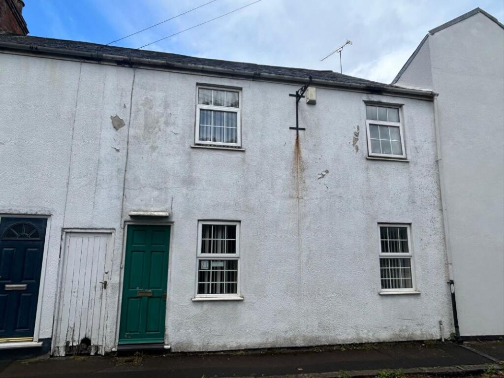 Main image of property: 21 East Street, Oadby, Leicester, LE2 5AF